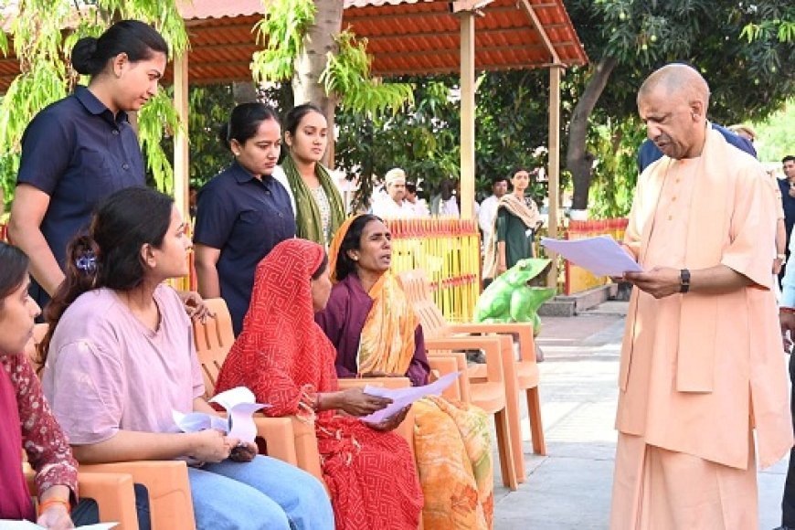 Lucknow: 'मत करें चिंता, हर समस्या का समाधान होगा': जनता दर्शन में CM योगी ने 200 लोगों की सुनी फरियाद।