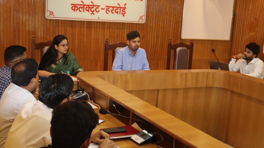 Hardoi: डीएम अनुनय झा की अध्यक्षता में कृषि योजनाओं की समीक्षा, आधुनिक खेती और किसानों को सुविधाएं बढ़ाने के निर्देश। 