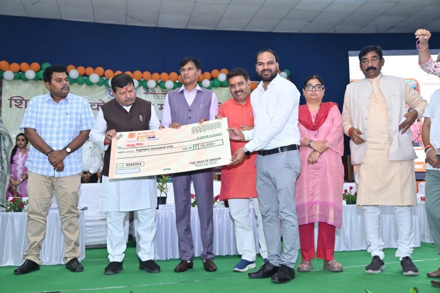 Sitapur: शिक्षामित्रों के सम्मान में भव्य आयोजन, मानदेय वितरण का हुआ शुभारम्भ।