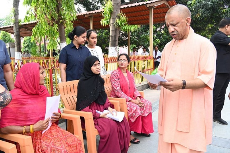 Gorakhpur: जनता दर्शन में 200 फरियादियों की सुनी बात, सीएम का भरोसा—सरकार आपके साथ।
