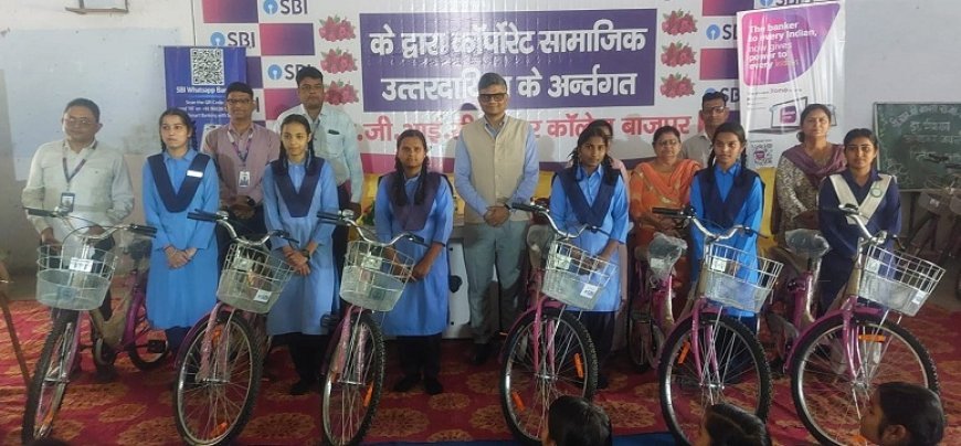 Bajpur: साइकिल पाकर खुश हुई बालिकाएं,एसबीआई ने किया अपने दायित्व का निर्वहन,100 बालिकाओं के चेहरे पर लाई गई मुस्कान। 