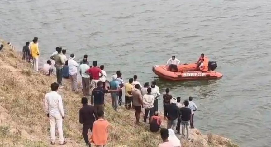 हमीरपुर में यमुना नदी के बीचों-बीच बड़ा हादसा: नाविक की लापरवाही ने डुबोई नाव, कई लोग लापता।