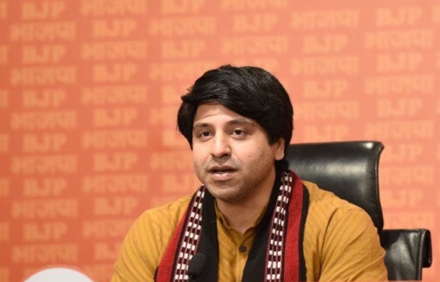 पश्चिम बंगाल में राजनीतिक हत्या पर बवाल: शहजाद पूनावाला ने 'TMC' को बताया 'टोटल माफिया कल्चर'।