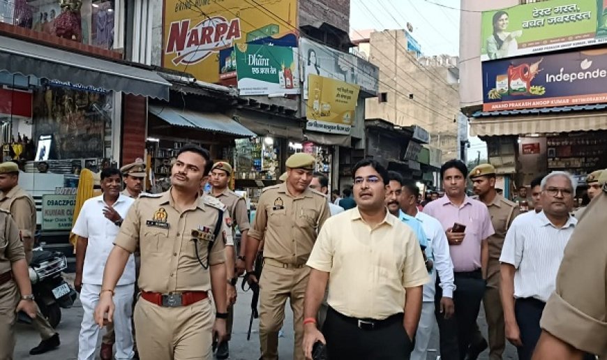 सम्भल में फ्लैग मार्च: नए DM अंकित खंडेलवाल ने संभाली कमान, बोले- शांति और विकास दोनों पर फोकस।