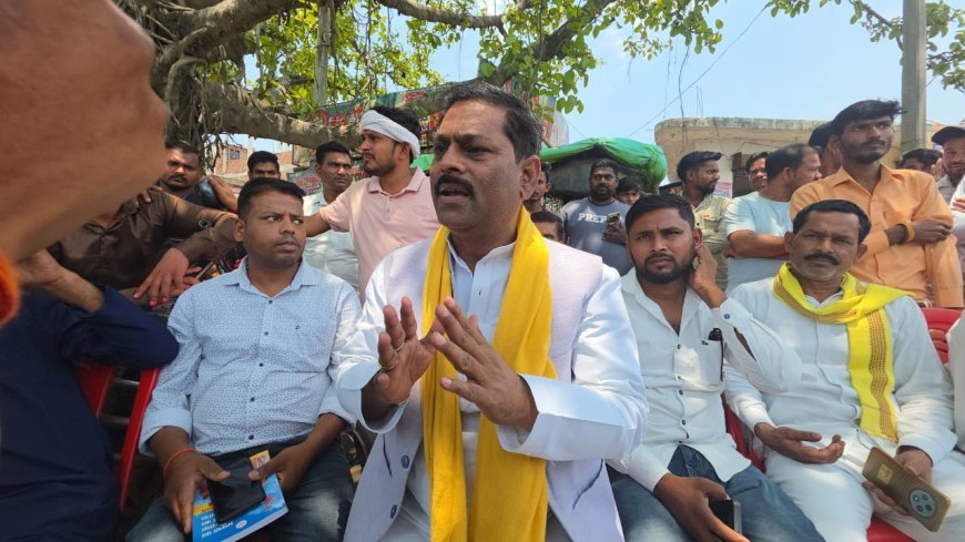 Hardoi : मलिहाबाद ज्ञापन देने जा रहे लोगों को हरदोई पुलिस ने अतरौली सीमा पर रोका, भारी बल तैनात