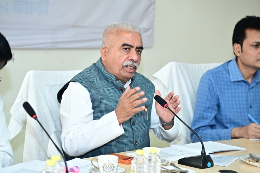 Lucknow : एमएसएमई योजनाओं की प्रगति की मंत्री राकेश सचान ने की समीक्षा