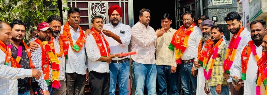 Bajpur : भाजपा नेता ने किया अल्पसंख्यक मोर्चा के नवनियुक्त पदाधिकारियों का स्वागत