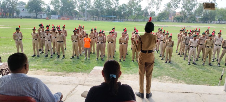Hardoi : हरदोई स्पोर्ट्स स्टेडियम में स्वजनगणना जागरूकता कार्यक्रम आयोजित, युवाओं ने ली शपथ