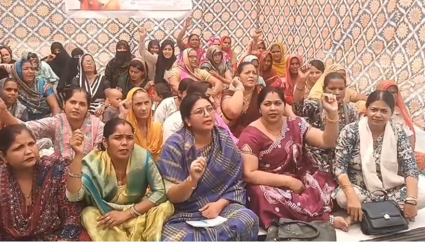 Sambhal : महिला आरक्षण को लेकर भाजपा का धरना, सांसद ज़ियाउर्रहमान बर्क के खिलाफ महिलाओं का प्रदर्शन