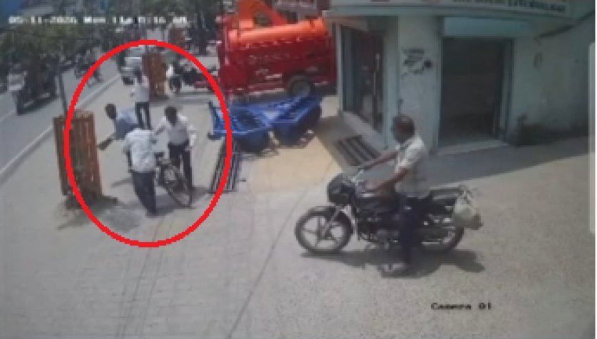 Sambhal : रिटायरमेंट की रकम पर उचक्कों का हाथ! बैंक से निकले बुजुर्ग की जेब से डेढ़ लाख उड़ाए, CCTV में कैद वारदात