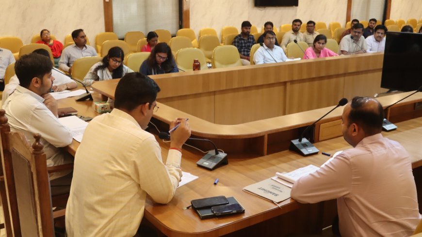 Hardoi : शहीद ग्रामों में बनेंगे 'गौरव पथ' और तोरण द्वार, जिलाधिकारी ने सैनिक बंधु की बैठक में समस्याओं के समाधान के दिए निर्देश