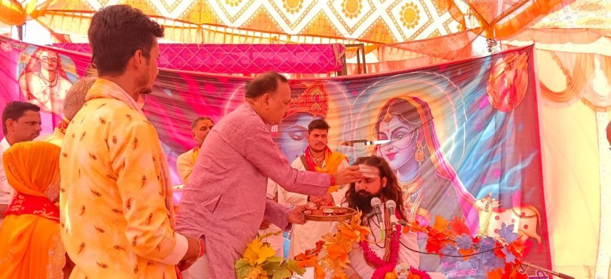 Hardoi : विधायक माधवेन्द्र प्रताप सिंह ने श्रीमद्भागवत कथा में व्यास का लिया आशीर्वाद