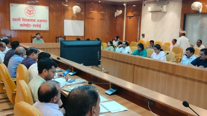 Hardoi : फार्मर रजिस्ट्री में खराब प्रगति पर जिलाधिकारी नाराज, अधिकारियों को फील्ड में उतरकर काम करने के निर्देश
