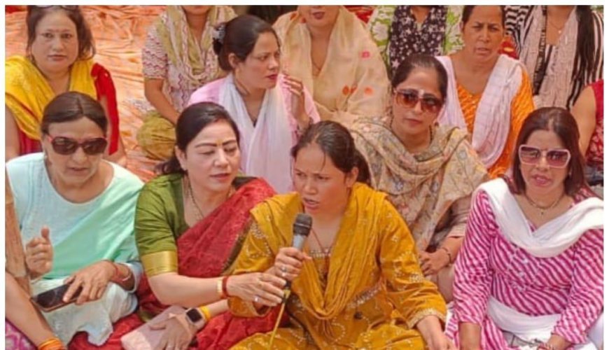 Saharanpur : नारी शक्ति वंदन अधिनियम के विरोध पर भड़कीं भाजपा कार्यकर्ता, कांग्रेस सांसद इमरान मसूद के घर के बाहर दिया धरना