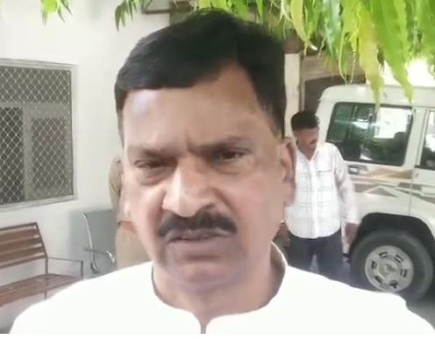 Sitapur : अवैध धंधों के खिलाफ सांसद राकेश राठौर का कड़ा रुख, जिलाधिकारी से मिलकर की कार्रवाई की मांग