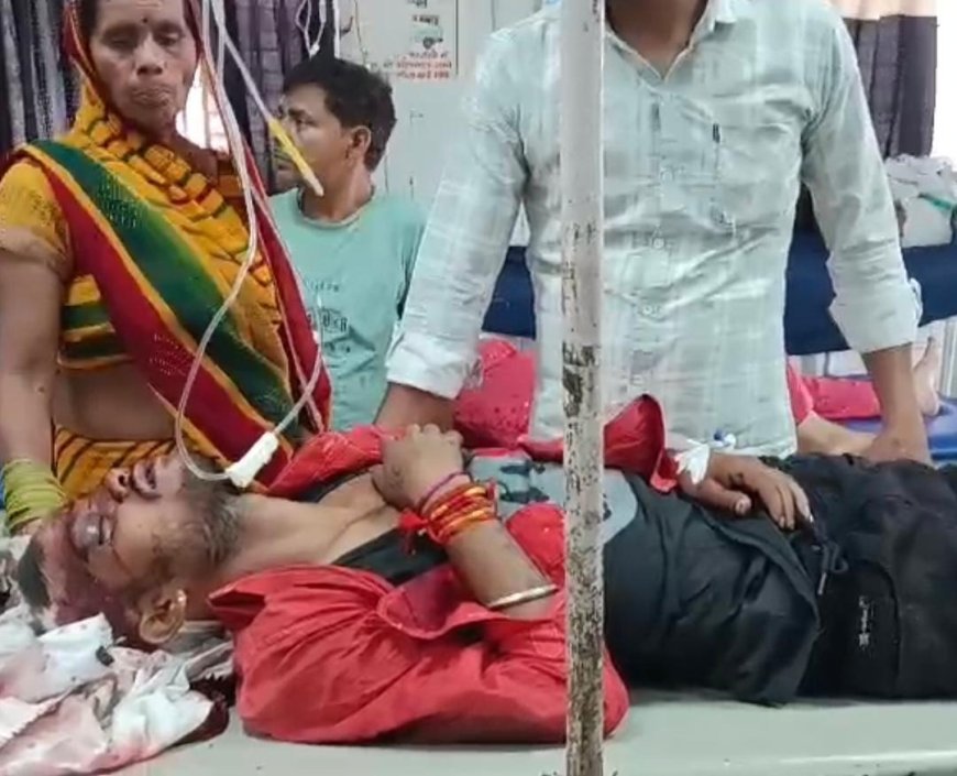 Hathras: दो बाईकों की हुई भिड़ंत में दो घायल एक अलीगढ़ रेफर। 