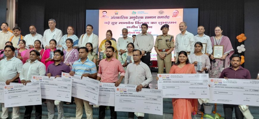 Hathras : बढ़े मानदेय से अनुदेशकों में उत्साह, आंगनबाड़ी कार्यकर्ताओं को मिले स्मार्टफोन