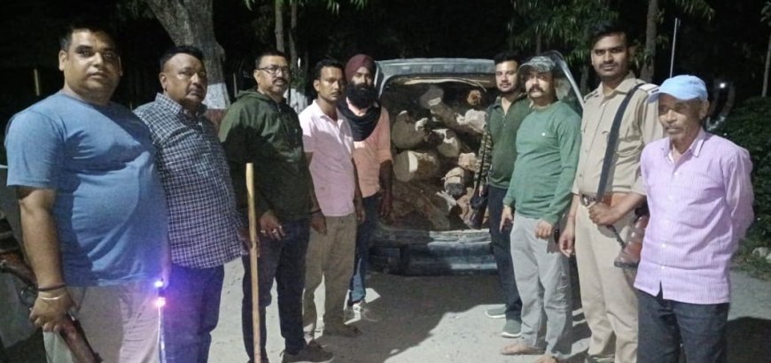 Bajpur : वन विभाग की बड़ी कार्रवाई, लाखों रुपये की खैर की लकड़ी से भरी गाड़ी जब्त, तस्कर फरार