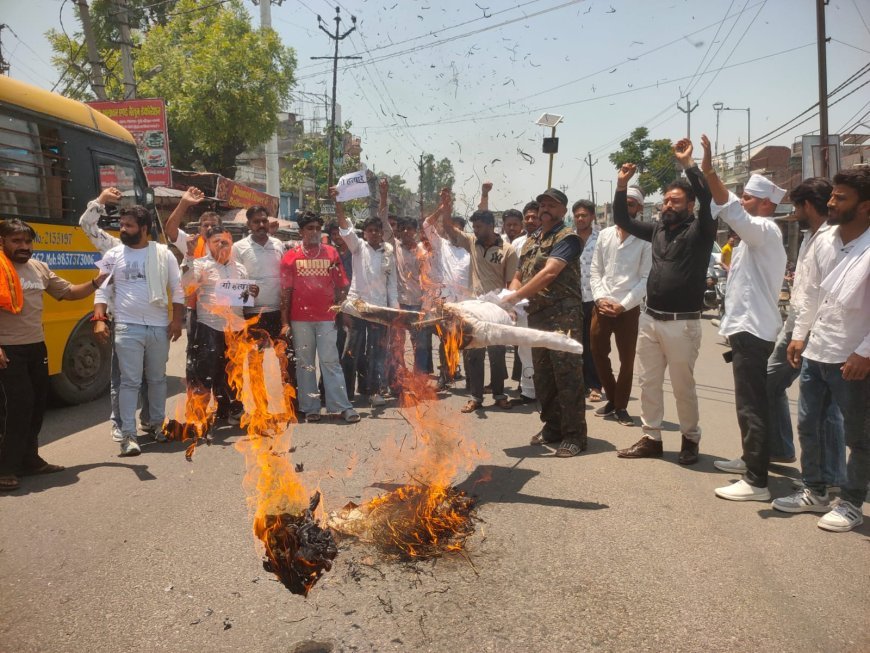 Saharanpur : गौरक्षा दल के राष्ट्रीय अध्यक्ष पर जानलेवा हमले और धमकी के विरोध में प्रदर्शन, गिरफ्तारी न होने पर महापंचायत की चेतावनी