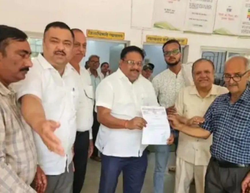 Hathras : ऑनलाइन दवा बिक्री और भारी छूट के विरोध में हाथरस के मेडिकल स्टोर बंद रहेंगे, व्यापारियों ने प्रशासन को सौंपा ज्ञापन