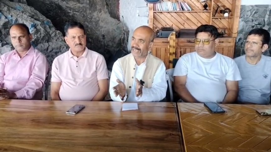 Mussoorie:  मसूरी पर बढ़ता दबाव, भाजपा नेता रविंद्र बोले- 'कंक्रीट के जंगल में बदल रही क्वीन ऑफ हिल्स'। 