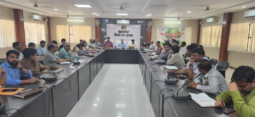 Hathras : हाथरस के इतिहास और संस्कृति को समेटेगा नया गजेटियर, जुलाई तक प्रकाशन का लक्ष्य, अधिकारियों संग बैठक में बनी रणनीति
