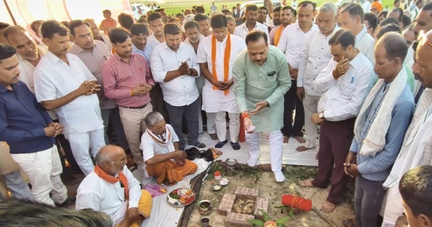 Hardoi: नन्दना-बानामऊ के बीच बनेगा टू-लेन लघु सेतु, विधायक माधवेन्द्र प्रताप सिंह ‘रानू’ ने किया शिलान्यास।