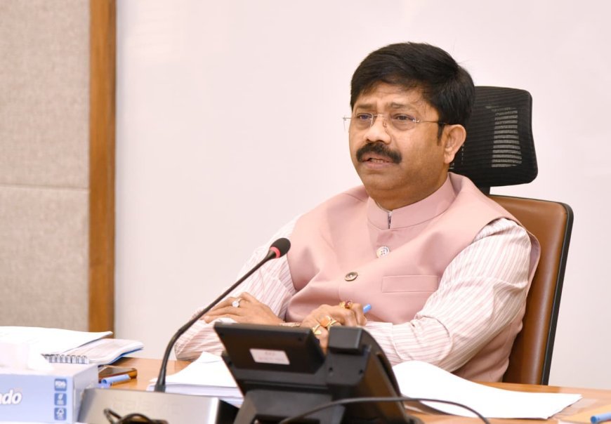 Lucknow: नोएडा प्राधिकरण की समीक्षा बैठक में मंत्री नंदी के कड़े निर्देश, भ्रष्टाचार, अवैध निर्माण और लापरवाही बर्दाश्त नहीं की जाएगी। 