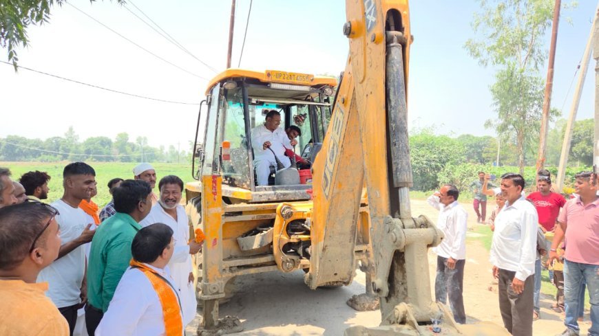 Pilibhit : गोमती उद्गम तीर्थ स्थल मार्ग के चौड़ीकरण का काम शुरू, विधायक बाबूराम पासवान ने किया शुभारंभ