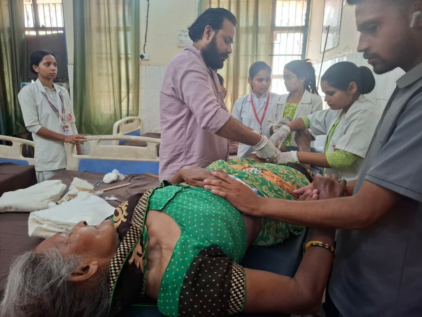 Hathras : सासनी कोतवाली चौराहे के पास अज्ञात वाहन की टक्कर से वृद्ध महिला गंभीर रूप से घायल, जिला अस्पताल रेफर