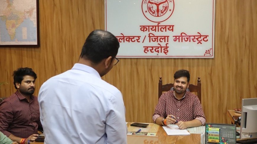 Hardoi: जनसुनवाई में पहुंचे फरियादी, डीएम अनुनय झा ने अधिकारियों को दिए त्वरित निस्तारण के निर्देश। 