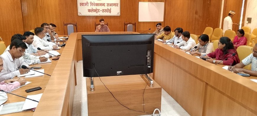 Hardoi: भीषण गर्मी को देखते हुए गौ आश्रय स्थलों में छाया, पानी व स्वास्थ्य व्यवस्था मजबूत करने के डीएम ने दिए निर्देश। 