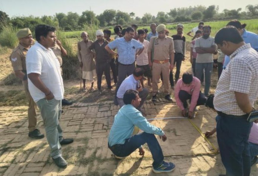 Sitapur : कसमंडा ब्लॉक की दो पंचायतों में विकास कार्यों की जांच करने पहुंचे जिलाधिकारी, खराब काम मिलने पर जेई को लगाई फटकार
