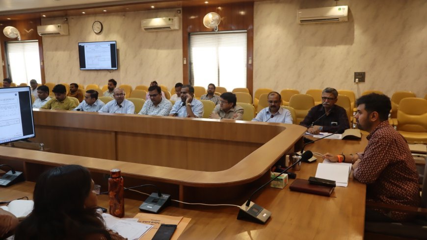 Hardoi : सीएम डैशबोर्ड की समीक्षा बैठक, जिलाधिकारी ने रैंकिंग में सुधार के लिए दिए निर्देश