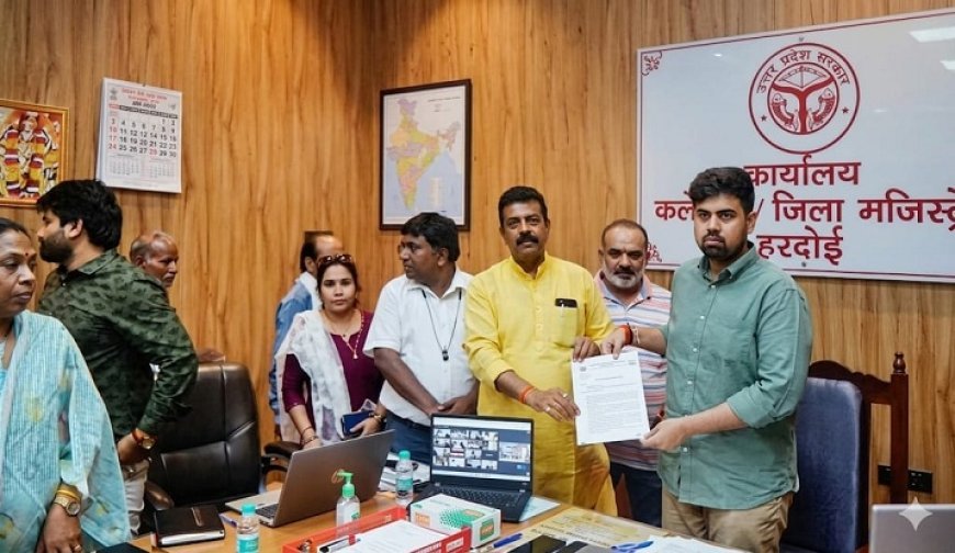 Hardoi: सेनानी परिवारों को पहचान और आरक्षण दिलाने की मांग, उत्तराधिकारियों ने DM को सौंपा मांग पत्र