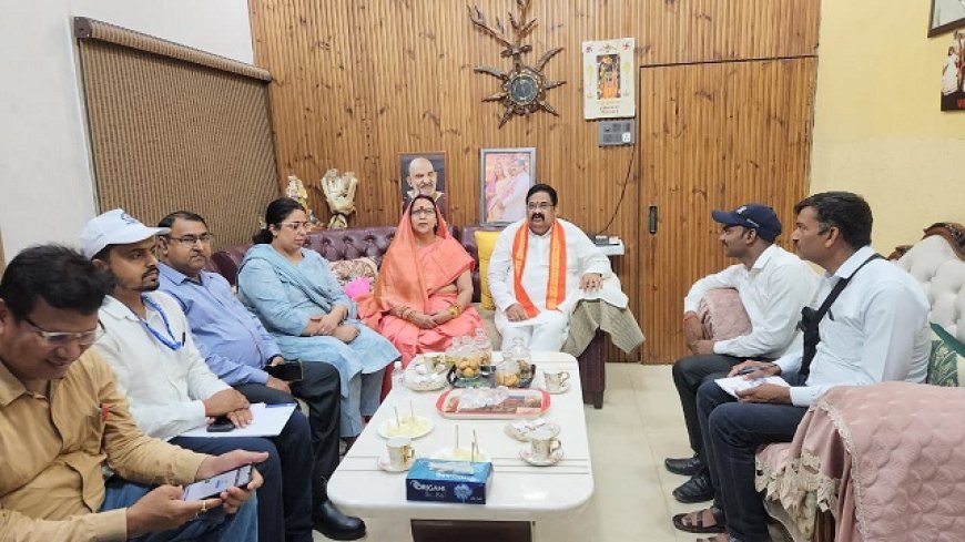 Hardoi: अध्यक्ष जिला पंचायत प्रेमावती ने किया जनगणना अभियान-2027 के प्रथम चरण का शुभारम्भ। 