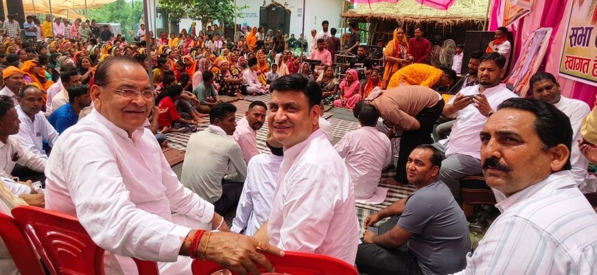 Bajpur : मनीराम बाबा मंदिर के भंडारे में पहुंचे नेता प्रतिपक्ष यशपाल आर्य और पूर्व विधायक संजीव आर्य, सुख-समृद्धि की कामना की