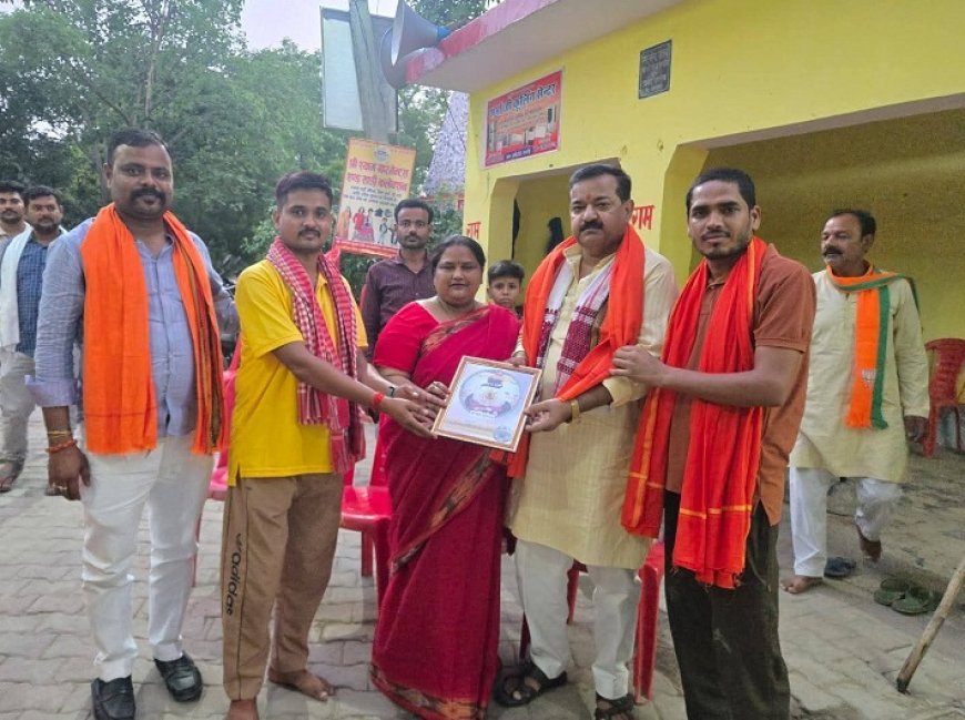Hardoi: सांडी विधायक प्रभाष कुमार का जन्मदिन सेवा भाव के साथ मनाया गया, जगह-जगह भंडारे व फल वितरण। 