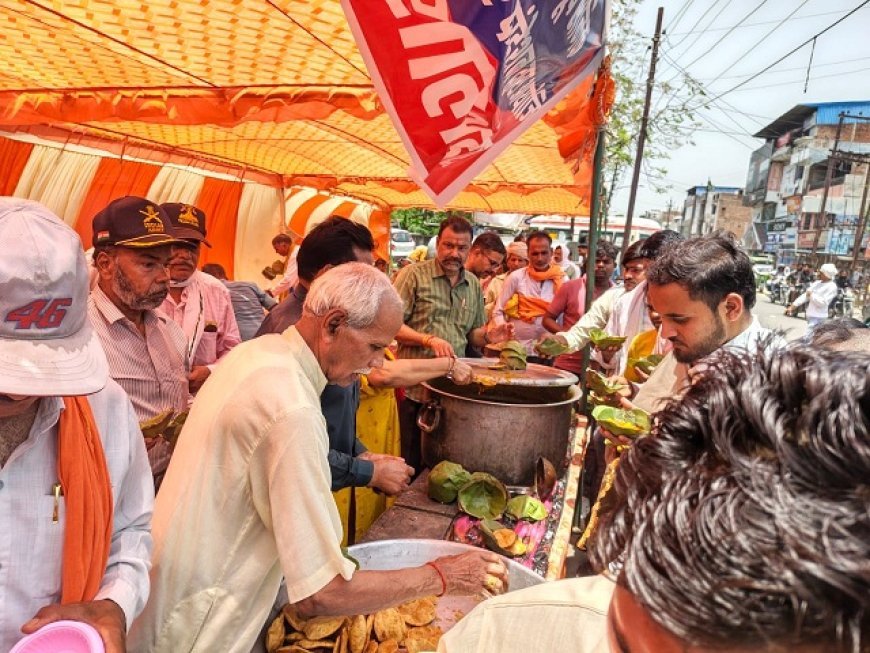 हरदोई में पूर्व सैनिक वेल्फेयर फाउंडेशन द्वारा विशाल भंडारे का आयोजन, पूर्व सैनिकों और अतिथियों का हुआ सम्मान।