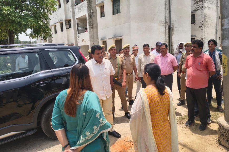 Sitapur: डीएम ने बिसवां में काशीराम कॉलोनी का औचक निरीक्षण कर व्यवस्थाओं का जायजा।