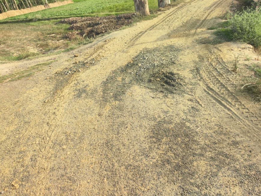 Sitapur : ग्रामीणों के विरोध के बाद हरकत में आया प्रशासन, नई सड़क पर भारी वाहनों के चलने पर लगाई रोक