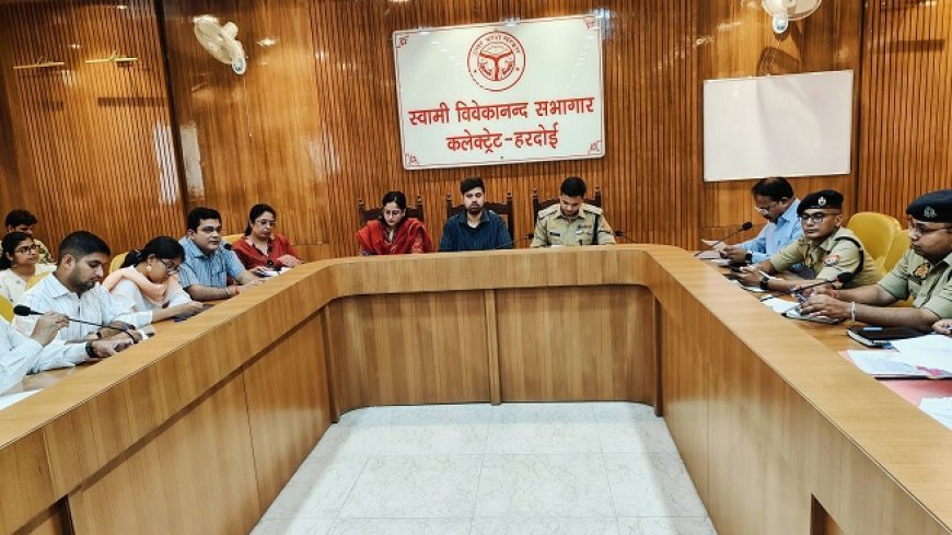 Hardoi: आगामी त्योहारों को लेकर प्रशासन अलर्ट, धर्मगुरुओं संग पीस कमेटी बैठक आयोजित।