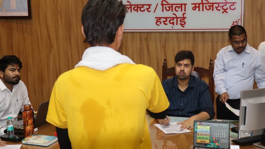 Hardoi: जनसुनवाई में डीएम अनुनय झा ने सुनीं 154 शिकायतें, अधिकारियों को दिए त्वरित निस्तारण के निर्देश। 