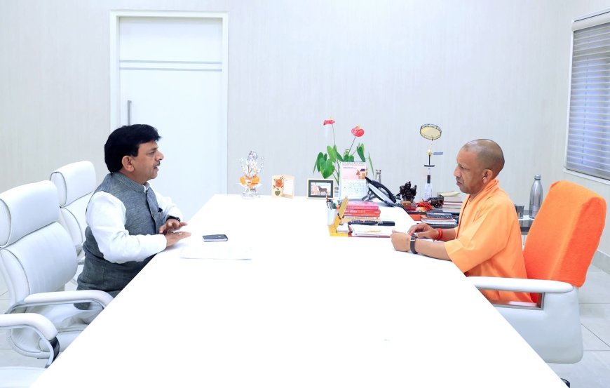 Lucknow : ग्राम प्रधानों को प्रशासक बनाने के लिए जिलाधिकारियों को मिली जिम्मेदारी, सिर्फ सामान्य सरकारी काम करने की होगी इजाजत