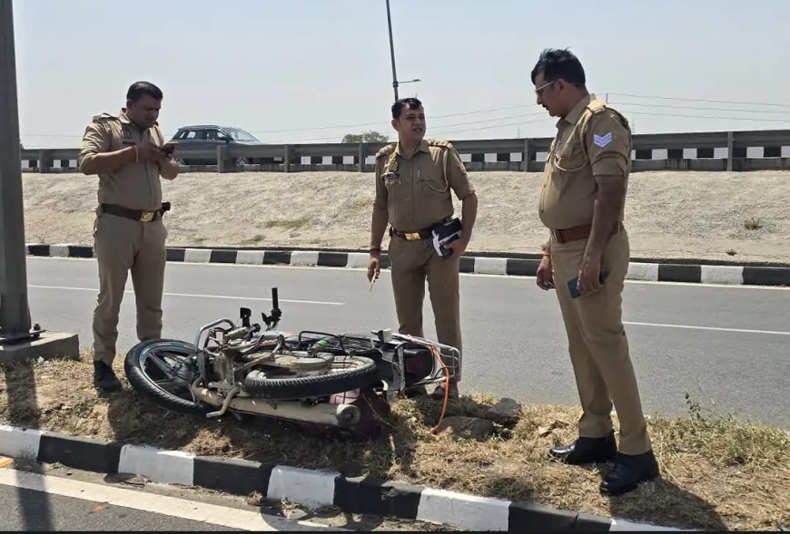 Hapur : सड़क हादसे में मोटरसाइकिल सवार युवक की जान गई, रोड रोलर से टकराई तेज रफ्तार बाइक