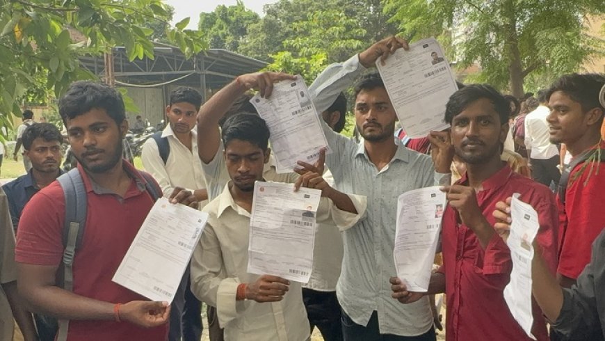 SSC GD परीक्षा अचानक रद्द होने से भड़का छात्रों का आक्रोश, परीक्षा केंद्र के बाहर युवाओं ने काटा भारी हंगामा।