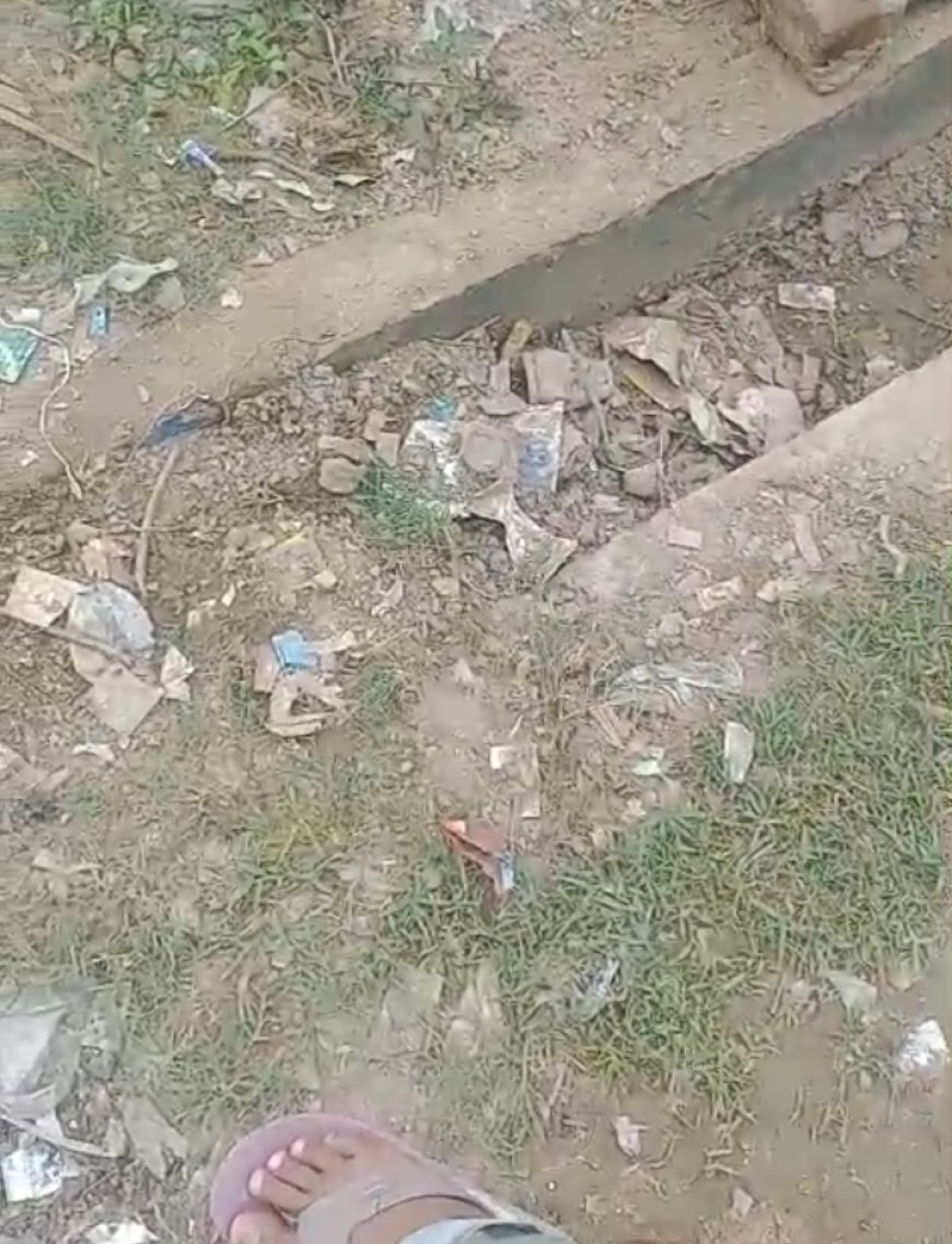 Sitapur : ग्राम पंचायत रहीमाबाद में नालियां चोक होने से जलभराव, गंदगी के कारण राहगीरों और ग्रामीणों का जीना दुश्वार