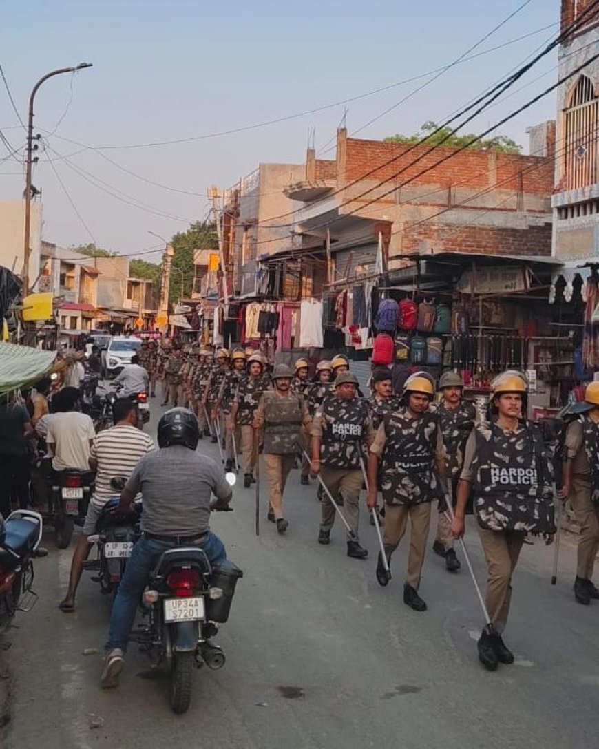 Hardoi : ईद के मद्देनजर हरदोई पुलिस अलर्ट, शांति व्यवस्था बनाए रखने के लिए विभिन्न कस्बों में किया गया पैदल मार्च
