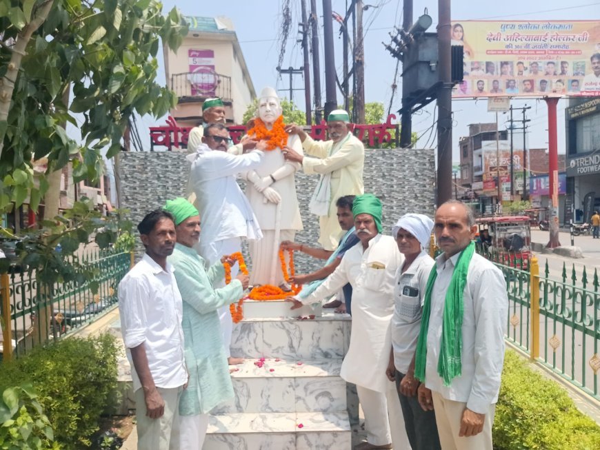 Sambhal: चौधरी चरण सिंह की पुण्यतिथि पर गरजे भाकियू असली नेता, कहा- किसानों की लड़ाई जारी रहेगी।