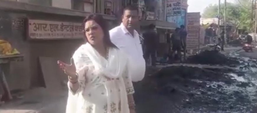 Hathras : बारिश से पहले नाला सफाई का काम तेज, पालिकाध्यक्ष श्वेता चौधरी ने व्यवस्थाओं का लिया जायजा